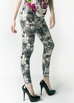 STELLA ELYSE CROSSHATCH VILLAGE PRINTED LIQUID LEGGINGS